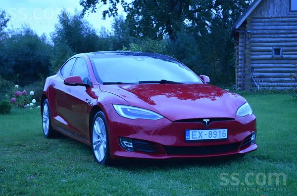 Tesla Model S 2015, Sedans, Sarkans — Latvijā