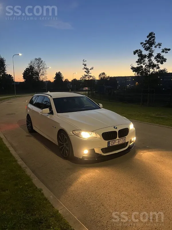 BMW 520 2011, 2.0D dīzelis, Manuāls, Universāls, Balts — Latvijā