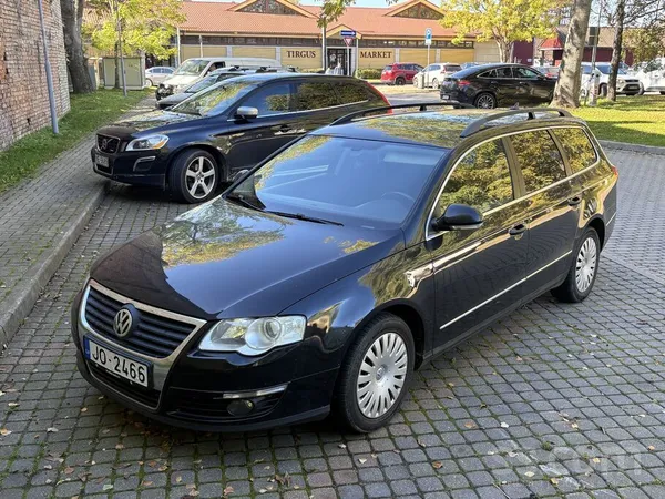 VW Passat B6
2.0Tdi 125kw dzinējs
6-ātrumu manuālā kārba
355k km nobrauku