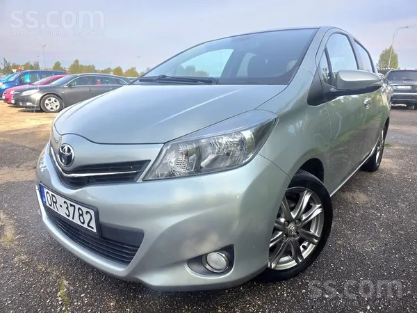 Yaris 1.4 benzīns, 73 kW, pilnvērtīgs automāts. 
Ļoti labā tehniskā un vizu