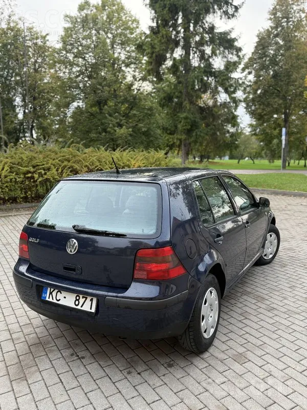 Pārdodu savu golfiņu. Ļoti vienkāršs un praktisks auto. 
Izieta jauna apska
