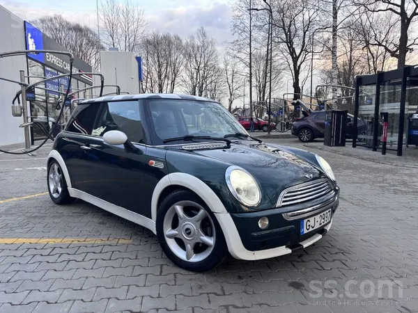 Продаю Mini Cooper в нормальном состоянии спорт пакет матор коробка работают