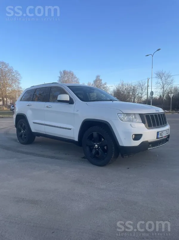 Jeep Продаю Jeep Grand Cherokee Overland. ТО пройден 21