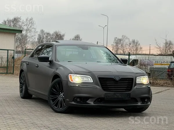 Lancia Thema 3.0d 176kw Black Edition Auto perfekta stavokli. Originālais no