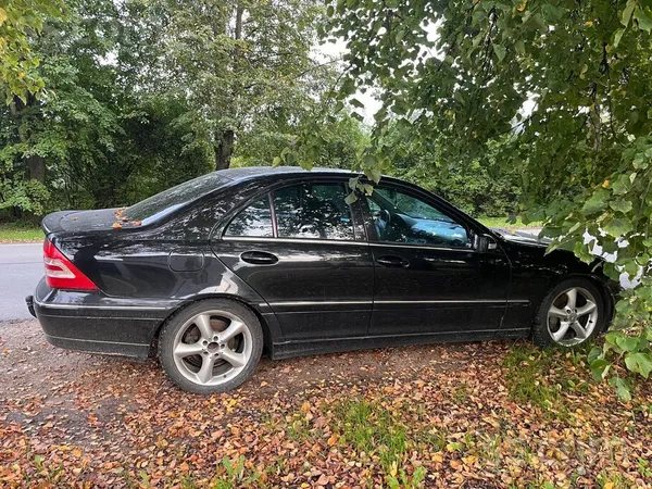Pārdod Mercedes C220 korozijas dēļ, tehniski labā stāvoklī - nekas negrab un