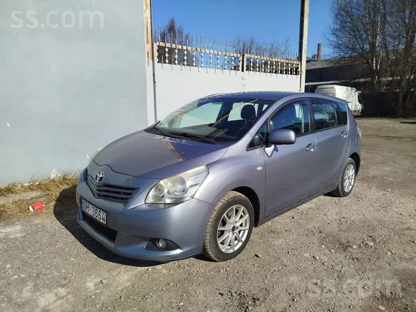 Toyota verso 2.0D4D 93kw no Vācijas. 2 atslēgas labs stavoklis.