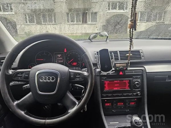Uz virzbūves ir redzami daži rūsas punkti.