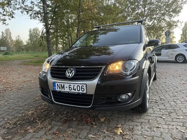 Pārdod Touran Cross, 77kw manuāls 6 ātrumi. Mainīts spararats ar visu sajūgu