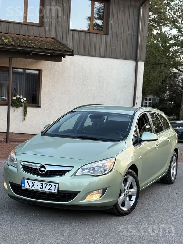 Opel Astra 2011, 1.7D dīzelis, Manuāls, Universāls, Zaļš — Latvijā