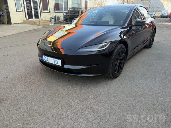 Tesla Model 3 2026, Hečbeks, Pelēks — Latvijā