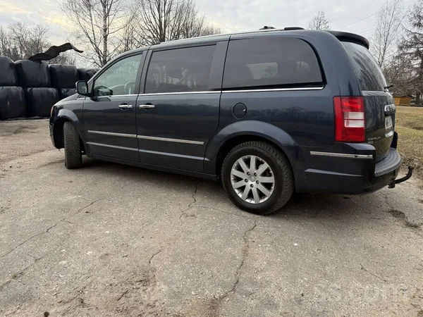 Pārdodu ietilpīgu un komfortablu Chrysler Grand Voyager 2009. gada, lieliski