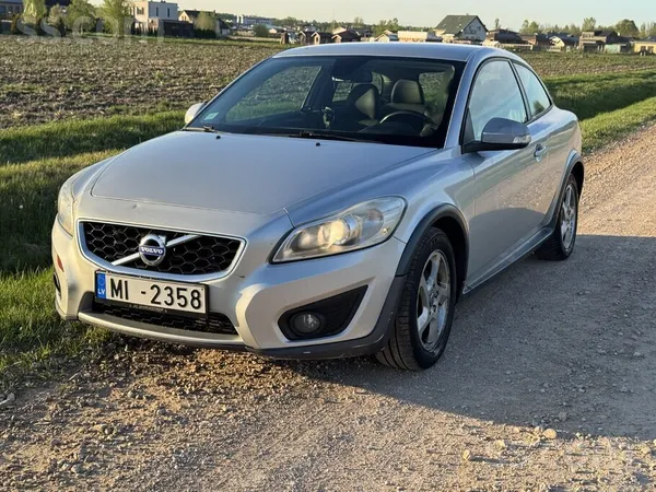 Volvo C30 2012. gada 1.6 dīzelis ar manuālo transmisiju. 

1.6 litru dīzeļ