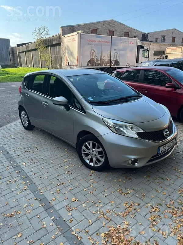 Nissan Автомобиль в хорошем техническом состоянии, масло