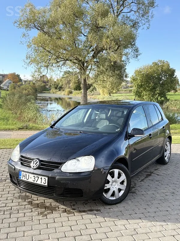 Pārdodu uzticamu un ekonomisku automašīnu. Ar tikko izietu tehnisko apskati.