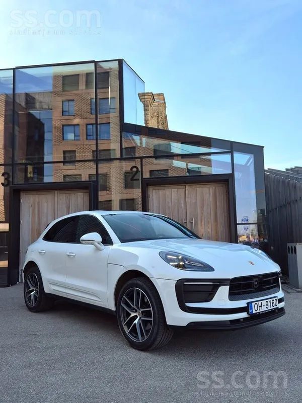 Porsche Mašīna faktiski jauna un maksimālā komplektācijā: