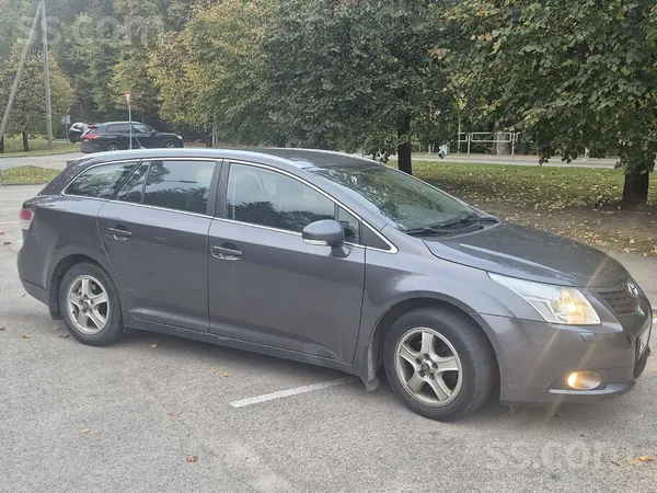 Pārdod auto tehniski labā stāvoklī ar vizuāliem defektiem, kas braukšanu nei