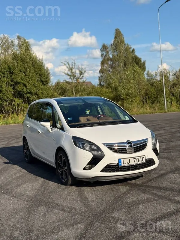 Pārdodu labu un koptu ģimenes auto, nodoklis par šo gadu nomaksāts. 
Lūgums