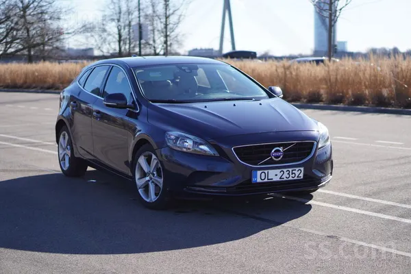 Auto ir bez rūsas un krāsa izskatas izcili. 

Mašina tika ievesta no Nīder