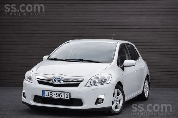 Toyota Auris hybrid 2012. gada 1.8 hibrīds ar automātisko transmisiju – uzti
