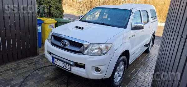 Toyota Saudzīgi lietots Hilux (pa mežiem nav braukāts), k