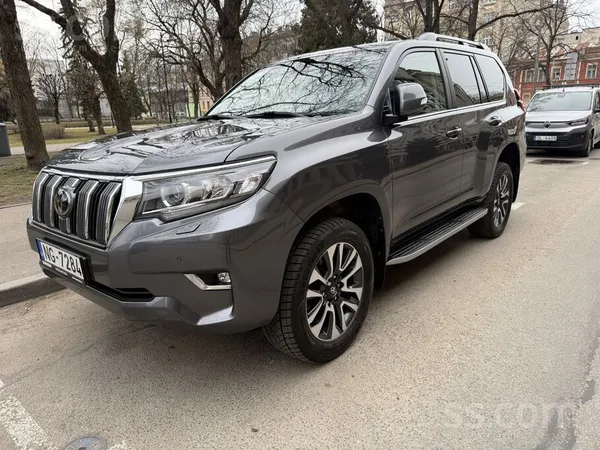 Pārdodu Toyota Land Cruiser Executive. Auto pirkts Latvijā. Visas apkopes ve