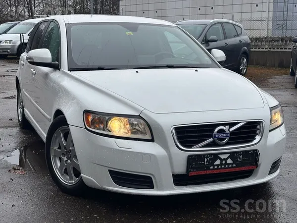 Ievests Volvo V50 D3 , 5 cilindru Volvo dzinejs. 1984 cm3 
Sportisks un ļot