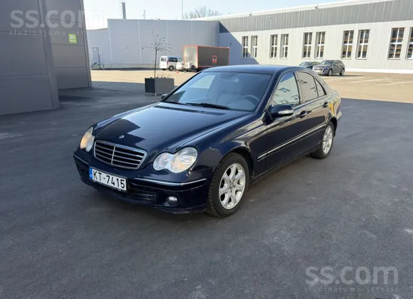 Tiek pārdots uzticams un komfortabls Mercedes-Benz C-klases Avantgarde sedan