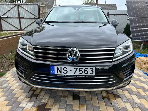 Pārdodu Touareg R-Line 3, 0 dīzelis, 193 kW. Pirmā reģistrācija 21.04.2016.