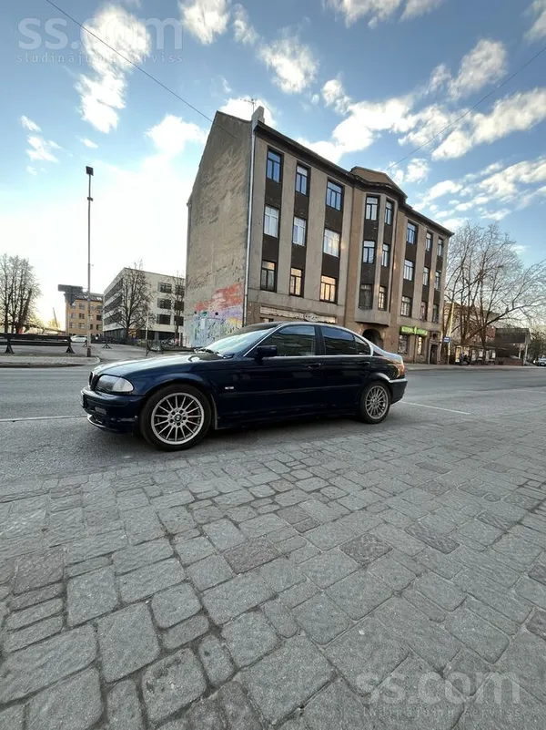 BMW 323