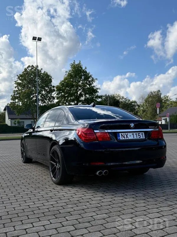 BMW 730