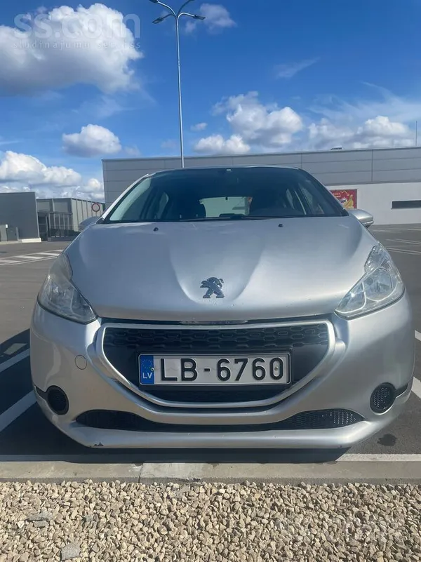 Peugeot Продаю ухоженный Peugeot 208. Надёжный 1.4 дизель.