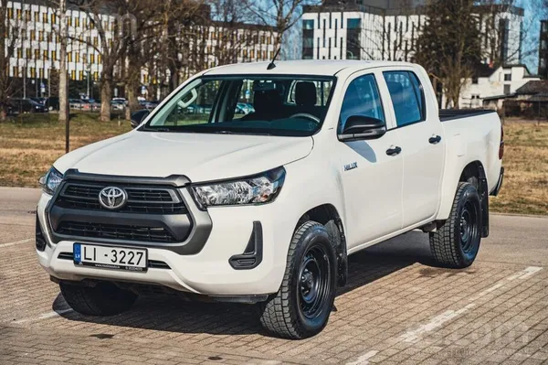 Toyota Pārdod Toyota Hilux 2.4 dīzelis, 110 kw, 4x4, manu