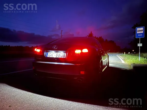 Lexus IS