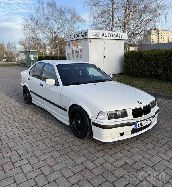BMW 330