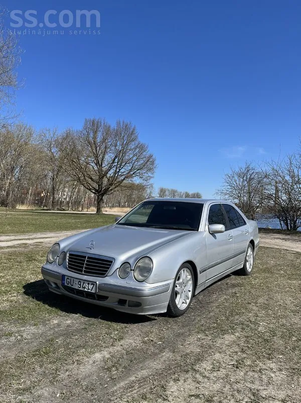 Mercedes E320