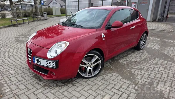 Alfa-Romeo Piedāvāju iegādāties mazu, bet patīkami jaudīgu un