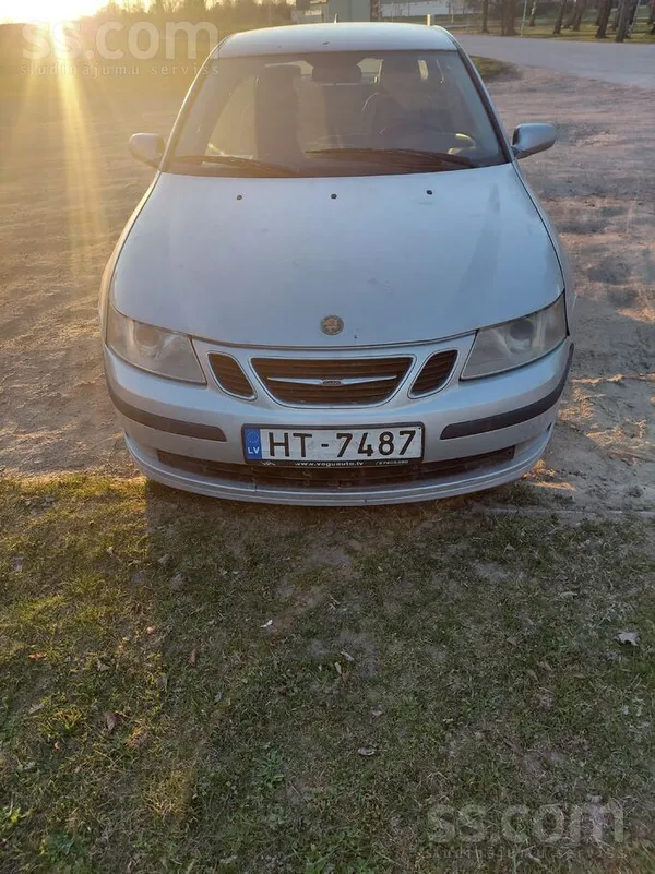 Pārdodu šo automašīnu kas redzama bildes ļoti laba, sēdies un brauc esmu pac