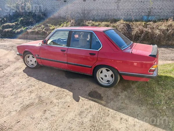 BMW E 28 528 motors 3.5