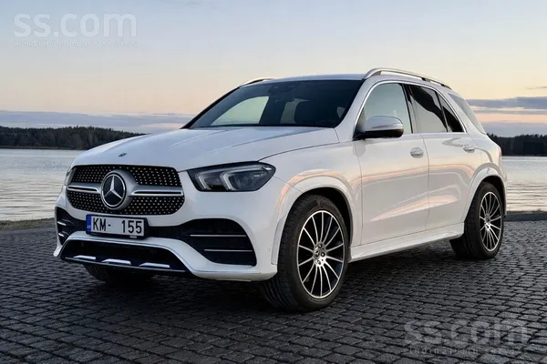Pārdodu Mercedes Benz Gle 300d 4 matic Amg 180kw. Auto ir ļoti labā tehniska
