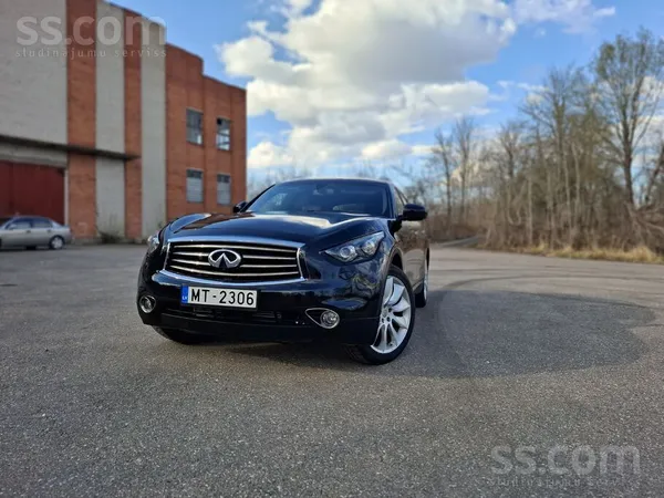 Infiniti Машина в очень хорошем состоянии как техническом т