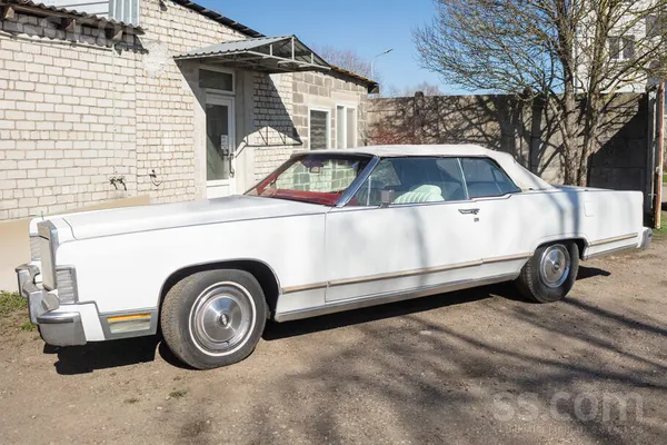 Lincoln Lincoln Town Car 1979. gada 6.6 benzīns. Auto ir l
