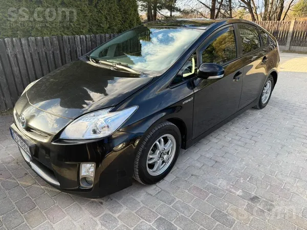 Toyota Pārdodu ekonomisku un uzticamu 2010. gada Toyota P