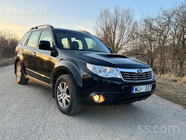 Pārdodu ļoti labā stāvoklī uzturētu 2009. gada Subaru Forester , auto ar uzt