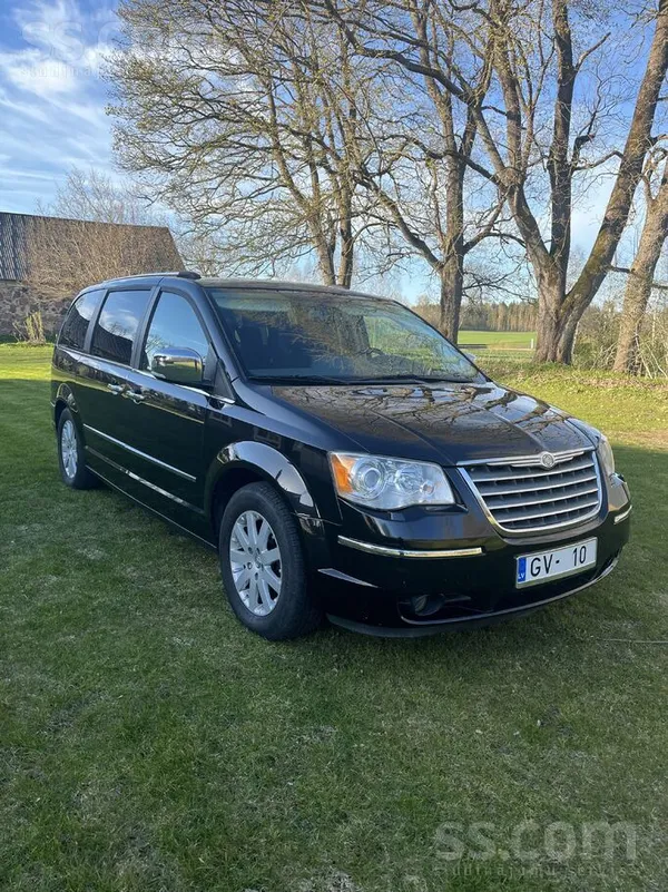 Pārdod Chrysler Grand Voyager – ietilpīgs, uzticams ģimenes auto. Stow&go 2.