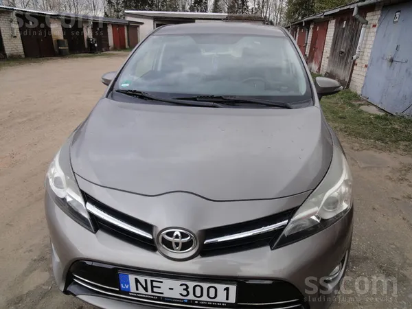 Toyota Pārdod 7-vietīgu Verso , Jaunas kvēlsveces, Divas 