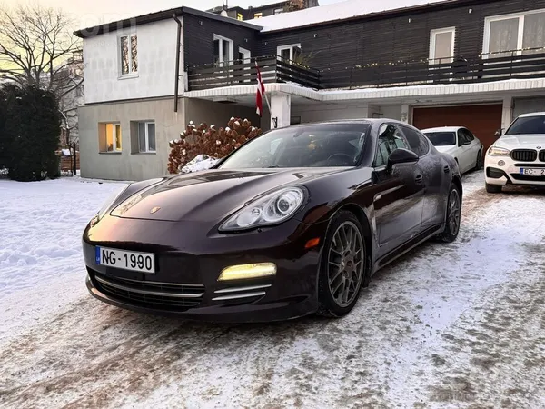 Porsche Pārdod Porsche Panamera (970)
