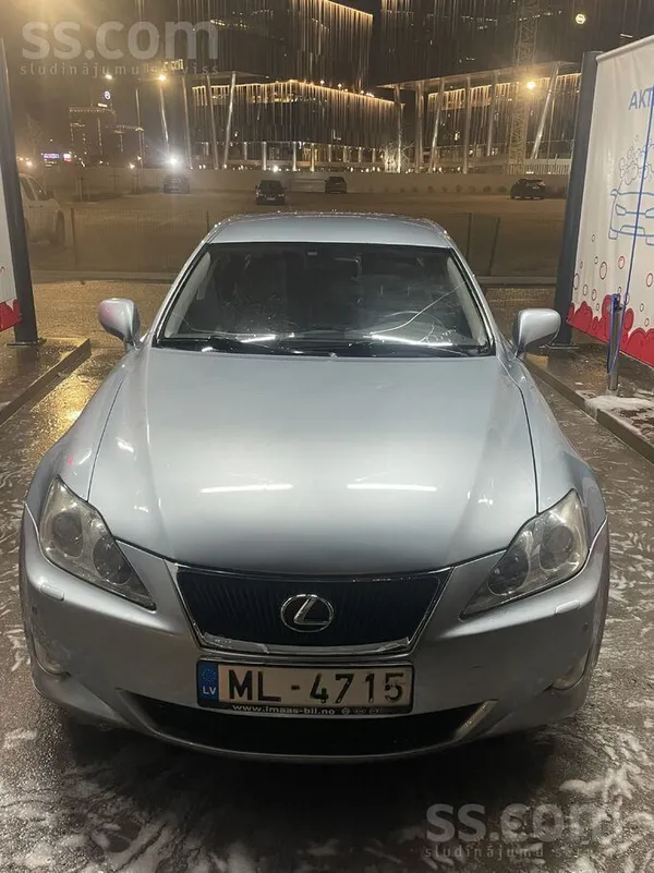 Lexus IS