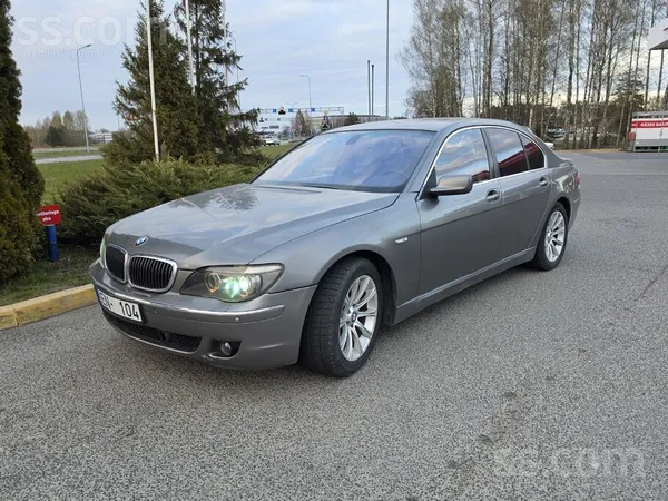 Tehniski labā stāvoklī, motors, piekare kārba bez problēmām. Vizuali un salo