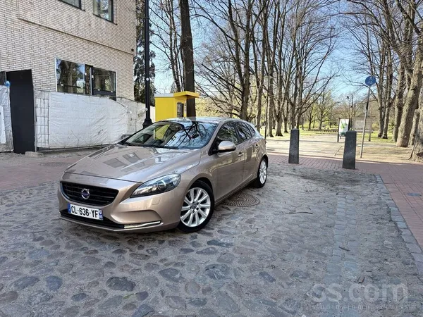 Volvo V40