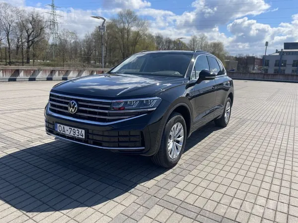 Volkswagen Pārdod VW Touareg Elegance ražotāja garantija līdz